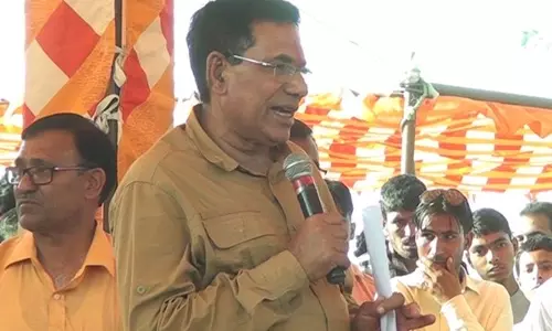 ഹിന്ദുക്കള് ബിജെപിക്കും മുസ്ലിംകള് കോണ്ഗ്രസിനും വോട്ട് ചെയ്യൂ; രാജസ്ഥാനിലെ ബിജെപി സ്ഥാനാര്ഥി ഹിന്ദുക്കള് ബിജെപിക്കും മുസ്ലിംകള് കോണ്ഗ്രസിനും വോട്ട് ചെയ്യൂ; രാജസ്ഥാനിലെ ബിജെപി സ്ഥാനാര്ഥി