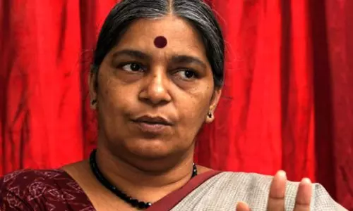 ആനി രാജക്ക് നേരെ ആക്രമണം ആനി രാജക്ക് നേരെ ആക്രമണം