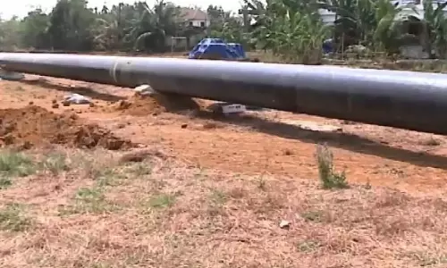 ഗെയിലിനെടുത്ത പൈപ്പ് കുഴിയില് വീണ് നാലാം ക്ലാസ് വിദ്യാര്ഥിക്ക് പരിക്ക് ഗെയിലിനെടുത്ത പൈപ്പ് കുഴിയില് വീണ് നാലാം ക്ലാസ് വിദ്യാര്ഥിക്ക് പരിക്ക്