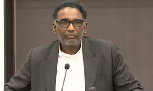 സുപ്രിം കോടതി പ്രതിസന്ധിക്ക് പരിഹാരം തേടി ചർച്ച നടക്കാനിരിക്കെ ജസ്റ്റിസ് ചെലമേശ്വര് അവധിയെടുത്തു സുപ്രിം കോടതി പ്രതിസന്ധിക്ക് പരിഹാരം തേടി ചർച്ച നടക്കാനിരിക്കെ ജസ്റ്റിസ് ചെലമേശ്വര് അവധിയെടുത്തു