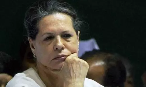 സോണിയ ഗാന്ധിയെ ആശുപത്രിയില് പ്രവേശിപ്പിച്ചു സോണിയ ഗാന്ധിയെ ആശുപത്രിയില് പ്രവേശിപ്പിച്ചു