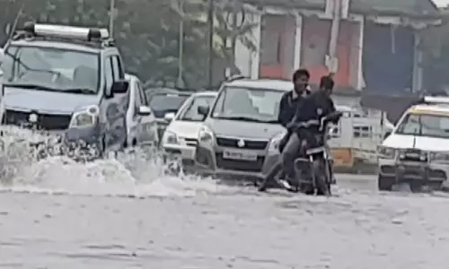 ചെന്നൈയില്‍ കനത്ത മഴ; അഞ്ച് മരണം