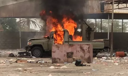 യമനില്‍ ഹുദൈദക്കായി ഏറ്റുമുട്ടല്‍; വിമാനത്താവളം മോചിപ്പിച്ചു  