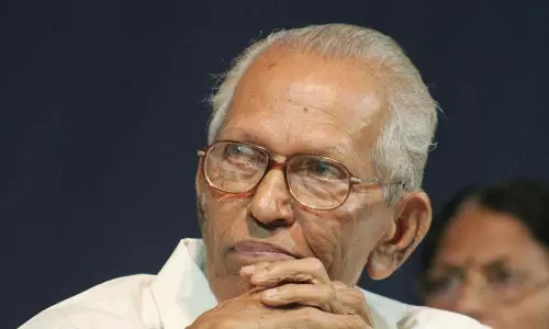 മാതൃഭൂമി പുരസ്കാരം എം.കെ സാനുവിന് സമ്മാനിച്ചു