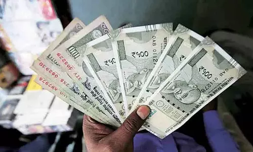 ഡിജിറ്റല് ഇടപാട് പ്രഖ്യാപനം മാത്രം; ജനത്തിന് ആശ്രയം കറന്സി തന്നെ ഡിജിറ്റല് ഇടപാട് പ്രഖ്യാപനം മാത്രം; ജനത്തിന് ആശ്രയം കറന്സി തന്നെ