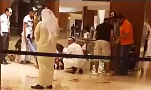 കുവൈത്തിലെ ഷോപ്പിംഗ് മാളില്‍ യുവാക്കളെ പ്രവേശിപ്പിക്കുന്നതിനു സിവില്‍ ഐഡി പരിശോധന