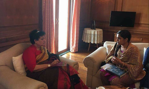 പറഞ്ഞത് ഇരകളെ കാണുമെന്ന്; പ്രതികള്‍ക്കൊപ്പമുള്ള ചിത്രം ട്വിറ്ററിൽ പോസ്റ്റ് ചെയ്ത് ദേശീയ വനിതാ കമ്മീഷൻ