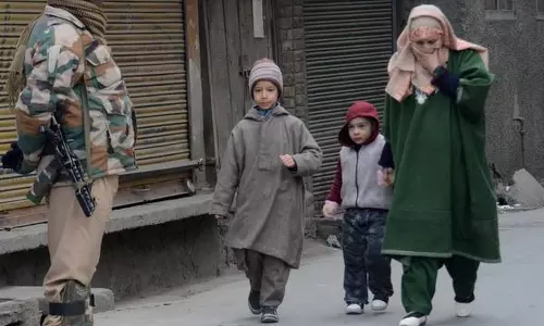 ജമ്മുകശ്മീരില്‍ യുവാക്കള്‍ കൊല്ലപ്പെട്ട സംഭവത്തില്‍ പ്രതിഷേധം ശക്തമാകുന്നു