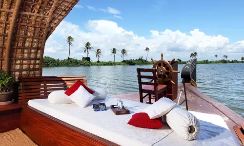 ആലപ്പുഴയില്‍ ലൈസന്‍സില്ലാതെ ഹൌസ്ബോട്ടുകള്‍; പരിസ്ഥിതിയ്ക്ക് വന്‍ ഭീഷണി