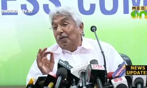 ഏറ്റവും അടുത്ത ആളുകളില്‍ ഒരാളുടെ ബ്ലാക് മെയിലിംഗിന് വിധേയനായി: ഉമ്മന്‍ചാണ്ടി