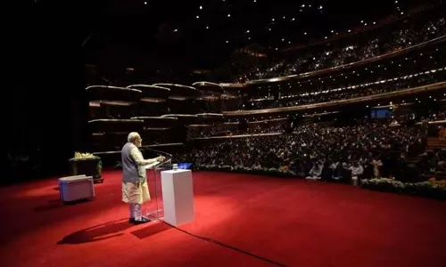 പശ്ചിമേഷ്യന്‍ സന്ദര്‍ശനം: പ്രധാനമന്ത്രി നരേന്ദ്രമോദി ഒമാനിലെത്തി