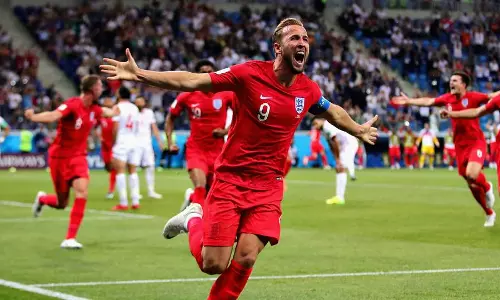 ഇഞ്ചുറി ടൈമിലെ ഗോളില്‍ ഇംഗ്ലണ്ടിന് ജയം, ഹാരി കെയ്ന് ഇരട്ടഗോള്‍