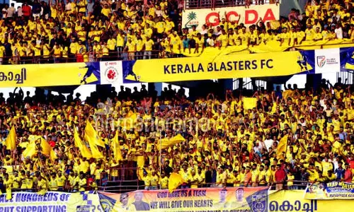 ഐഎസ്എല് ടിക്കറ്റ് വില്പ്പന ഓണ്ലൈനില് മാത്രം; പ്രതിഷേധം ശക്തം ഐഎസ്എല് ടിക്കറ്റ് വില്പ്പന ഓണ്ലൈനില് മാത്രം; പ്രതിഷേധം ശക്തം