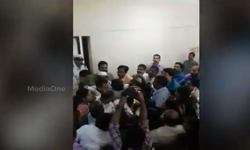 തിരുവനന്തപുരം കോര്‍പറേഷനില്‍ ബിജെപി അംഗങ്ങള്‍ മേയറെ കയ്യേറ്റം ചെയ്തു