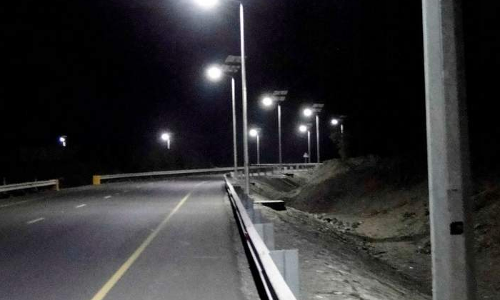 യു.എ.ഇയില്‍ പരമ്പരാഗത തെരുവ് വിളക്കുകള്‍ മാറ്റി ആധുനിക എല്‍.ഇ.ഡി ലൈറ്റുകള്‍ സ്ഥാപിക്കുന്നു