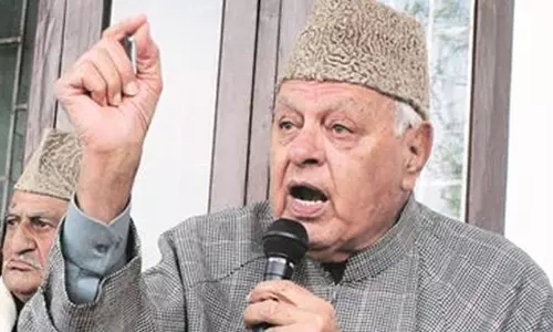 ആര്എസ്എസിനെ വിമര്ശിച്ച ഫാറൂഖ് അബ്ദുല്ലയുടെ നാവരിയുന്നവര്ക്ക് 21 ലക്ഷം നല്കും: തീവ്രവാദ വിരുദ്ധ മുന്നണി ആര്എസ്എസിനെ വിമര്ശിച്ച ഫാറൂഖ് അബ്ദുല്ലയുടെ നാവരിയുന്നവര്ക്ക് 21 ലക്ഷം നല്കും: തീവ്രവാദ വിരുദ്ധ മുന്നണി