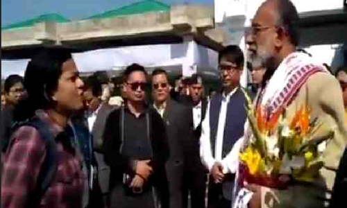 വിവിഐപികളുടെ സൌകര്യത്തിന് ഫ്ലൈറ്റിന്റെ സമയക്രമം; കണ്ണന്താനത്തോട് കയര്‍ത്ത് യുവതി