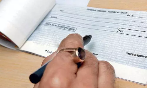 ചെക്ക് ബുക്കിന് നിരോധം ഏർപ്പെടുത്തില്ലെന്ന് കേന്ദ്ര ധനമന്ത്രാലയം