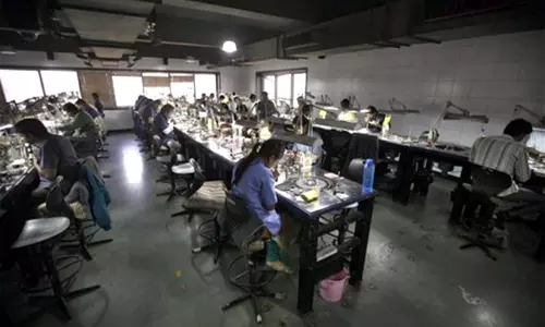 ഗുജറാത്തില്‍ ബിജെപിയെ പ്രതിരോധത്തിലാക്കി നോട്ടും നികുതിയും