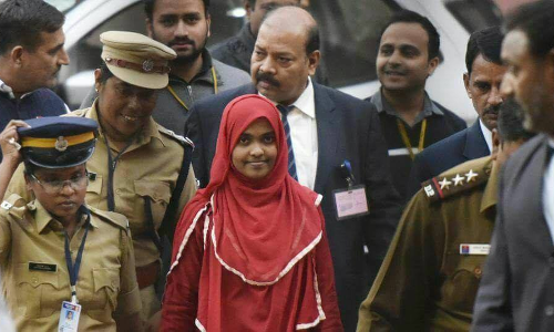 എന്ഐഎയുടെയും ഹാദിയയുടെ അച്ഛന്റെയും വാദത്തെ പിന്തുണച്ച് സര്ക്കാര് അഭിഭാഷകന്; എതിര്ത്ത് വനിതാ കമ്മീഷന് എന്ഐഎയുടെയും ഹാദിയയുടെ അച്ഛന്റെയും വാദത്തെ പിന്തുണച്ച് സര്ക്കാര് അഭിഭാഷകന്; എതിര്ത്ത് വനിതാ കമ്മീഷന്