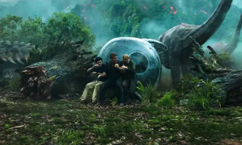 ദിനോസറുകളുടെ മായക്കാഴ്ചകളുമായി ജുറാസിക് വേള്‍ഡ് ഫാളന്‍ കിങ്ഡം