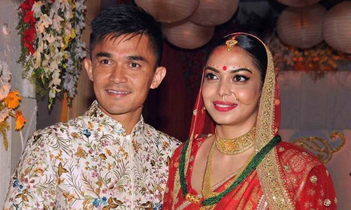 ഫുട്ബോള് താരം സുനില് ഛേത്രി വിവാഹിതനായി ഫുട്ബോള് താരം സുനില് ഛേത്രി വിവാഹിതനായി