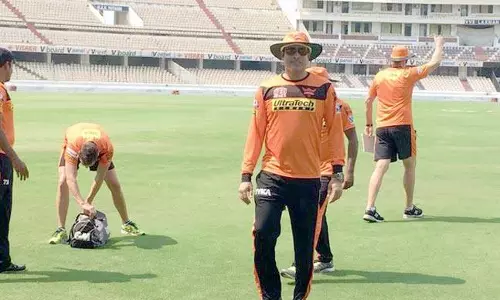 വരള്ച്ച മഹാരാഷ്ട്രയുടെ മാത്രം പ്രശ്നമല്ല, ഐപിഎല് വേദി മാറ്റുന്നത് പരിഹാരമാകില്ല: വിവിഎസ് ലക്ഷ്മണ് വരള്ച്ച മഹാരാഷ്ട്രയുടെ മാത്രം പ്രശ്നമല്ല, ഐപിഎല് വേദി മാറ്റുന്നത് പരിഹാരമാകില്ല: വിവിഎസ് ലക്ഷ്മണ്