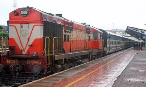 ടിക്കറ്റില്ലാതെ യാത്ര ചെയ്യുന്നവര്‍ക്കെതിരെ പരിശോധന കര്‍ശനമാക്കി റെയില്‍വെ