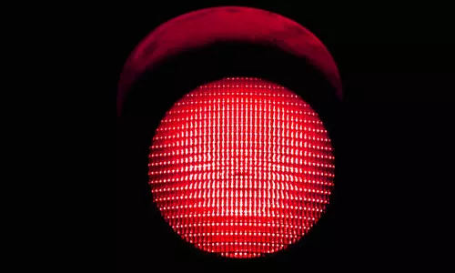 ഒമാനില്‍ റെഡ് സിഗ്നല്‍ ലംഘിക്കുന്നവര്‍ക്ക് കടുത്ത ശിക്ഷ