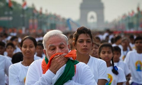ദേശീയ പതാകയെ അപമാനിച്ചതിന് മോദിക്കെതിരെ കേസ്