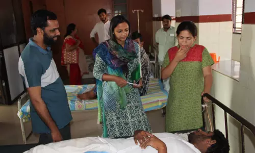 പരിക്കേറ്റ  വിദ്യാര്‍ഥികളുടെ  പരാതി രേഖപെടുത്താതെ ആശുപത്രി അധികൃതര്‍ പോലീസുമായി  ഒത്തുകളിക്കുന്നുവെന്ന് ആക്ഷേപം