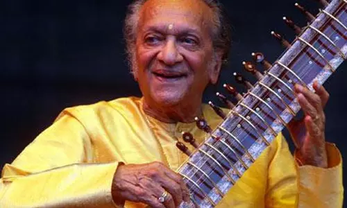 പണ്ഡിറ്റ് രവിശങ്കറിന്റെ 96ാം ജന്മദിനമാഘോഷിച്ച് ഗൂഗിള് ഡൂഡില് പണ്ഡിറ്റ് രവിശങ്കറിന്റെ 96ാം ജന്മദിനമാഘോഷിച്ച് ഗൂഗിള് ഡൂഡില്