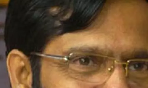 കത് വ സംഭവത്തില് പ്രതിഷേധിച്ച് കെ.പി രാമനുണ്ണി നടത്തിയ ശയന പ്രദക്ഷിണം ആര് എസ് എസ് പ്രവര്ത്തകര് തടഞ്ഞു കത് വ സംഭവത്തില് പ്രതിഷേധിച്ച് കെ.പി രാമനുണ്ണി നടത്തിയ ശയന പ്രദക്ഷിണം ആര് എസ് എസ് പ്രവര്ത്തകര് തടഞ്ഞു