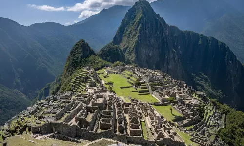 കൊടുംവനത്തില്‍ പര്‍വതങ്ങള്‍ക്കിടയിലെ മച്ചു പിച്ചു കോട്ട