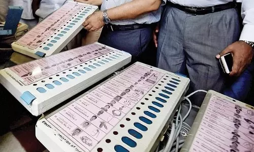 ഗുജറാത്തില്‍ ഇവിഎം മിഷീനുകള്‍ ബ്ലൂടൂത്തുമായി കണക്ടാകുന്നുവെന്ന് പരാതി; തെളിവുമായി കോണ്‍ഗ്രസ്