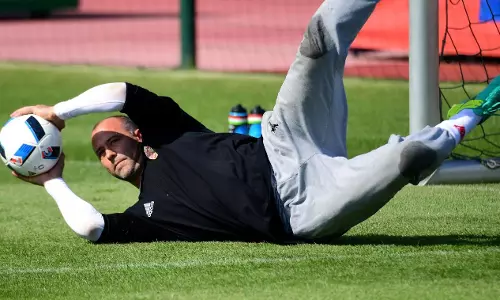 കിരാളി ചേട്ടനോട് കളി വേണ്ട...