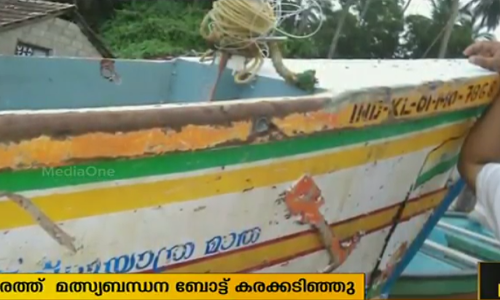 നന്തിതീരത്ത് മത്സ്യബന്ധന ബോട്ട് കരക്കടിഞ്ഞു