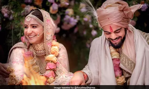 വിരാട് കോഹ്ലിയും അനുഷ്ക ശർമയും വിവാഹിതരായി വിരാട് കോഹ്ലിയും അനുഷ്ക ശർമയും വിവാഹിതരായി