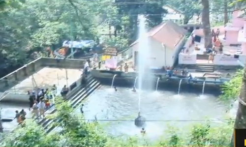 അയ്യപ്പദര്‍ശകര്‍ക്ക് ഒഴിവാക്കാനാകാത്ത ഭസ്മകുളത്തിലെ കുളി