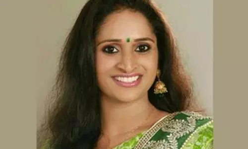 സുരഭീ... മിന്നാമിനുങ്ങുകൾക്ക് പകൽ വെളിച്ചത്തിൽ നിറമുണ്ടാവില്ല, തിയറ്ററിലെ ഇരുട്ടിലാണ് നിങ്ങളുടെ ഇടം