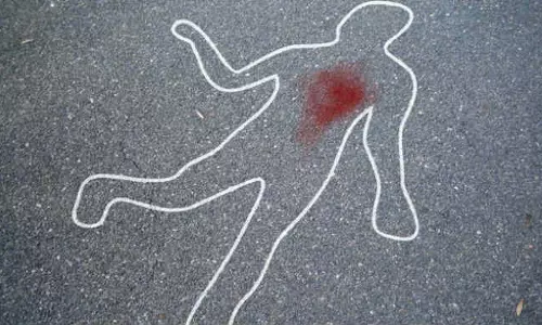 അങ്കമാലിയില്‍ ഗൃഹനാഥന്‍ ഭാര്യയേയും മകനേയും വെട്ടിക്കൊന്നു