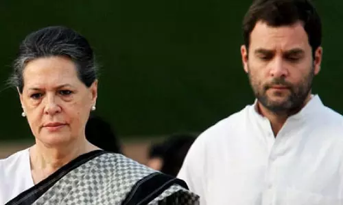 സോണിയ പടിയിറങ്ങുന്നത് നിര്ണ്ണായകമായ രണ്ട് പതിറ്റാണ്ട് കോണ്ഗ്രസിനെ നയിച്ച ശേഷം സോണിയ പടിയിറങ്ങുന്നത് നിര്ണ്ണായകമായ രണ്ട് പതിറ്റാണ്ട് കോണ്ഗ്രസിനെ നയിച്ച ശേഷം