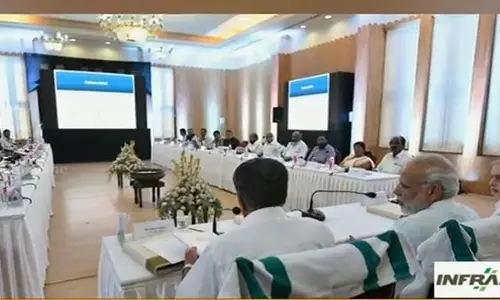 ഓഖി ദുരന്തം; കേരളം പ്രധാനമന്ത്രിയോട് ആവശ്യപ്പെട്ടത് 7340 കോടിയുടെ പ്രത്യേക പാക്കേജ്