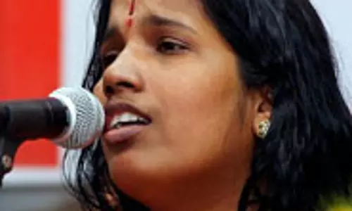 ആസാദി മുദ്രാവാക്യങ്ങള്‍ക്ക് ഗാനാവിഷ്ക്കാരവുമായി പുഷ്പവതി