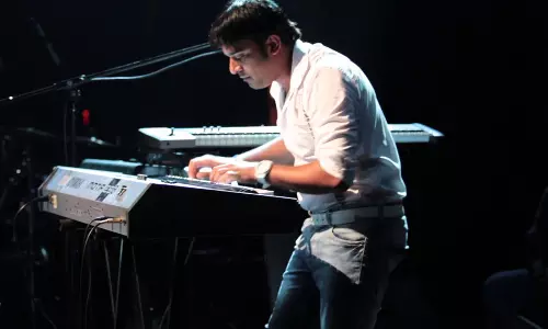 വിയ്യൂര് ജയിലില് സംഗീത വിരുന്നൊരുക്കി സ്റ്റീഫന് ദേവസ്സിയും സംഘവും വിയ്യൂര് ജയിലില് സംഗീത വിരുന്നൊരുക്കി സ്റ്റീഫന് ദേവസ്സിയും സംഘവും