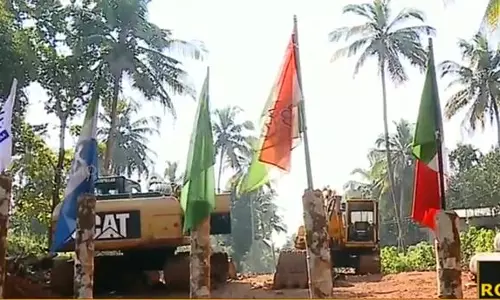 കോഴിക്കോട് ഗെയില് പദ്ധതി പ്രദേശത്തേക്ക് സമരസമിതി മാര്ച്ച് കോഴിക്കോട് ഗെയില് പദ്ധതി പ്രദേശത്തേക്ക് സമരസമിതി മാര്ച്ച്