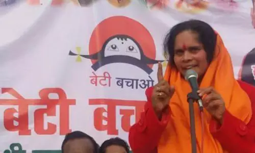 ക്ഷേത്രങ്ങളില്‍ സ്ത്രീകള്‍ക്ക് പ്രവേശനം നല്‍കണം; ആര്‍ത്തവകാലത്ത് നിയന്ത്രണം വേണം: സാധ്വി പ്രാചി