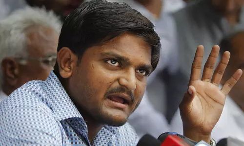 വോട്ടിങ് യന്ത്രം ചോര്‍ത്താന്‍ ബിജെപി എഞ്ചിനീയര്‍മാരെ വാടകയ്ക്കെടുത്തു: ഹര്‍ദിക്