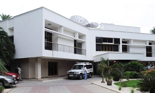 പോയസ് ഗാര്‍ഡനിലെ വേദനിലയത്തില്‍ പരിശോധന