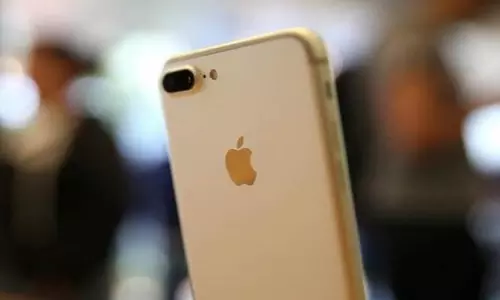 ഒരു ഐഫോണ് വില്ക്കുമ്പോള് ആപ്പിളിന് ലാഭം 9600 രൂപ; മറ്റു കമ്പനികളുടെ ലാഭം ഇങ്ങനെ... ഒരു ഐഫോണ് വില്ക്കുമ്പോള് ആപ്പിളിന് ലാഭം 9600 രൂപ; മറ്റു കമ്പനികളുടെ ലാഭം ഇങ്ങനെ...